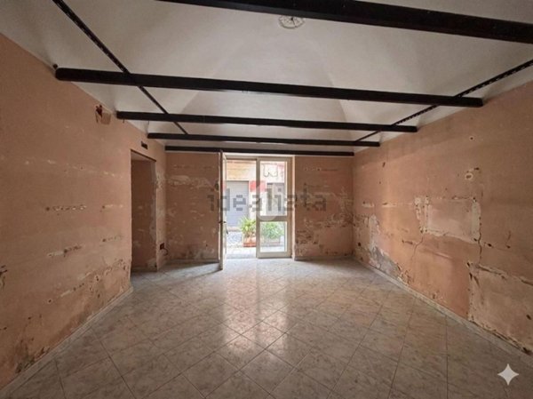 locale commerciale in vendita a Torre del Greco in zona Centro Città