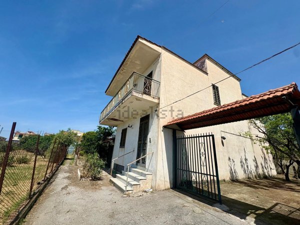 casa indipendente in vendita a Torre del Greco in zona Santa Maria la Bruna