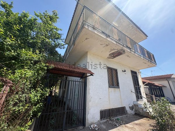 casa indipendente in vendita a Torre del Greco in zona Santa Maria la Bruna