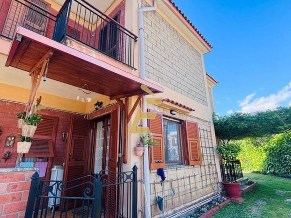 casa indipendente in vendita a Torre del Greco in zona Santa Maria la Bruna