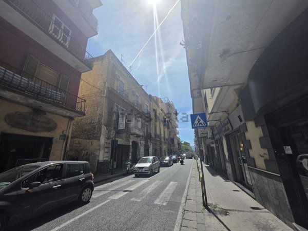 locale commerciale in vendita a Torre del Greco