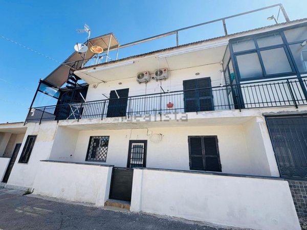 casa indipendente in vendita a Torre del Greco in zona Santa Maria la Bruna