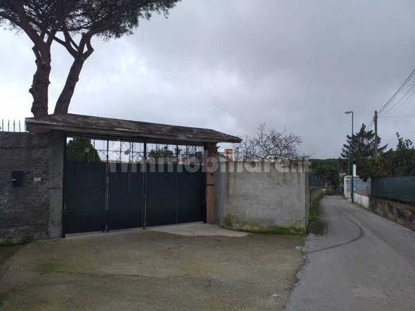 quadrivano in vendita a Torre del Greco in zona Scappi / Lava Nuova / Montedoro