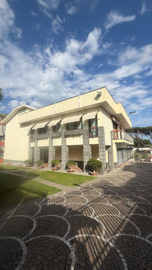 casa indipendente in vendita a Torre del Greco in zona I Camaldoli