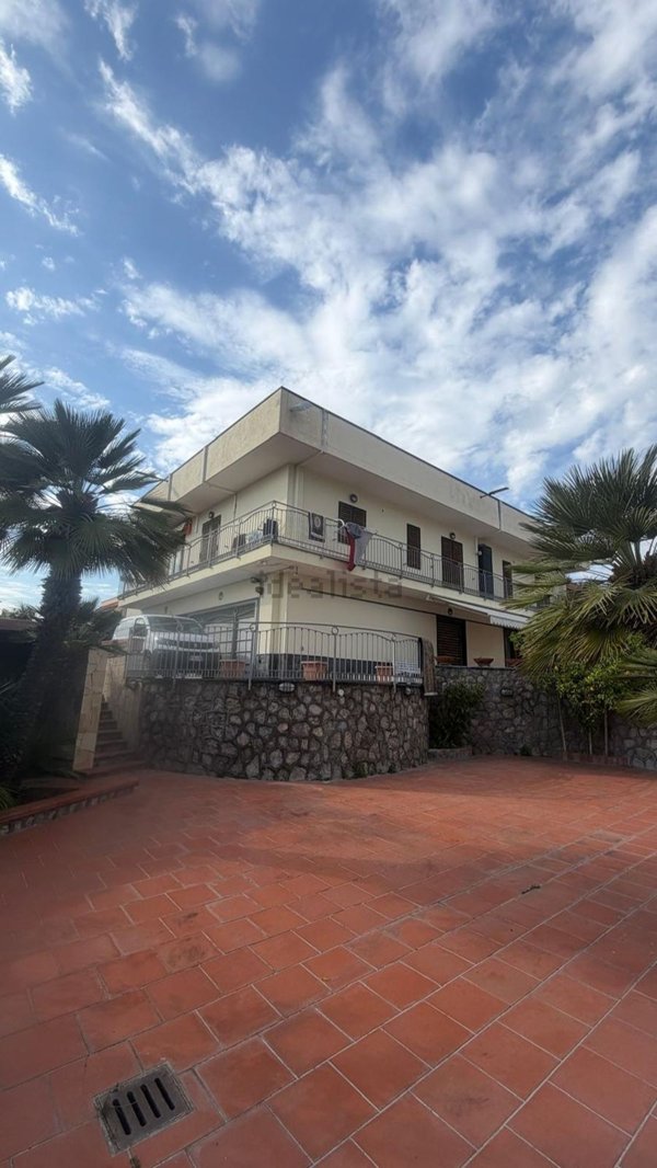 casa indipendente in vendita a Torre del Greco in zona Santa Maria la Bruna