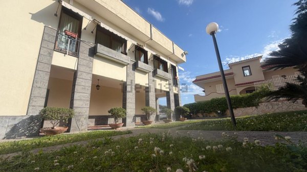 casa indipendente in vendita a Torre del Greco in zona Santa Maria la Bruna