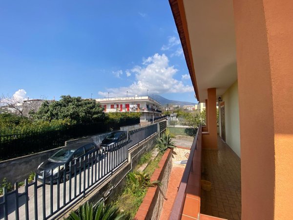 casa indipendente in vendita a Torre del Greco in zona Leopardi