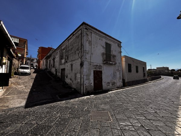 appartamento in vendita a Torre del Greco in zona Centro Città
