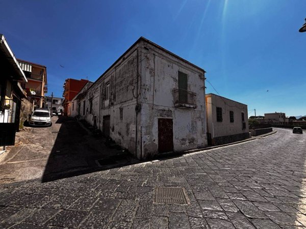 casa indipendente in vendita a Torre del Greco in zona Santa Maria la Bruna