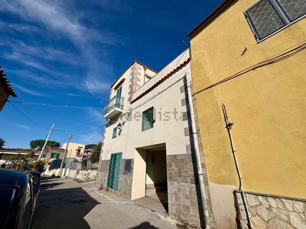 appartamento a Torre del Greco in zona Scappi / Lava Nuova / Montedoro