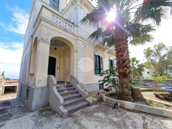 casa indipendente in vendita a Torre del Greco in zona Leopardi