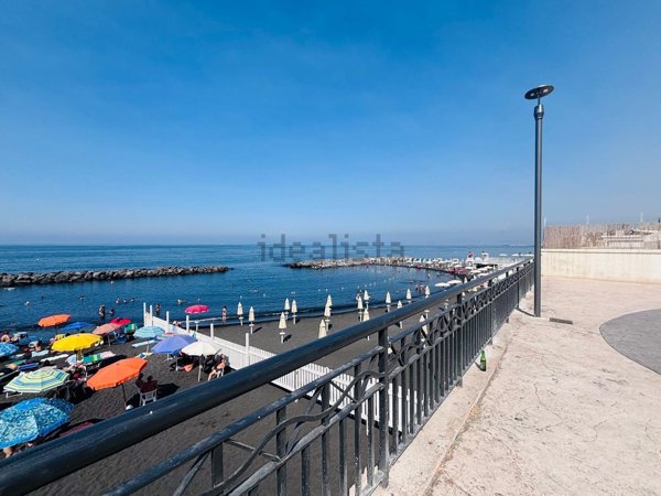appartamento in vendita a Torre del Greco in zona Litoranea