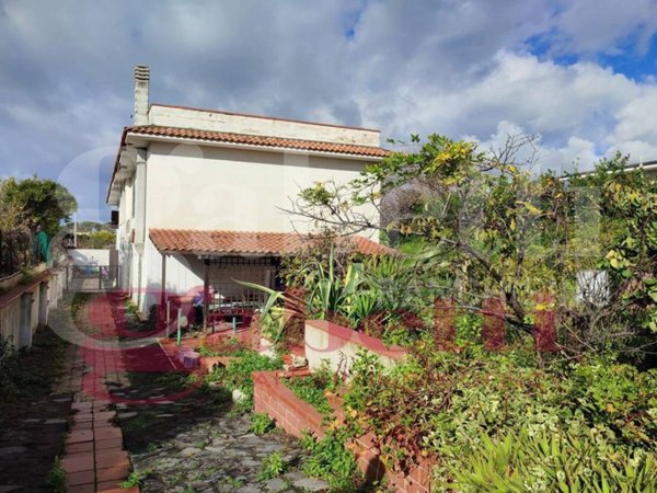 casa indipendente in vendita a Torre del Greco in zona Santa Maria la Bruna