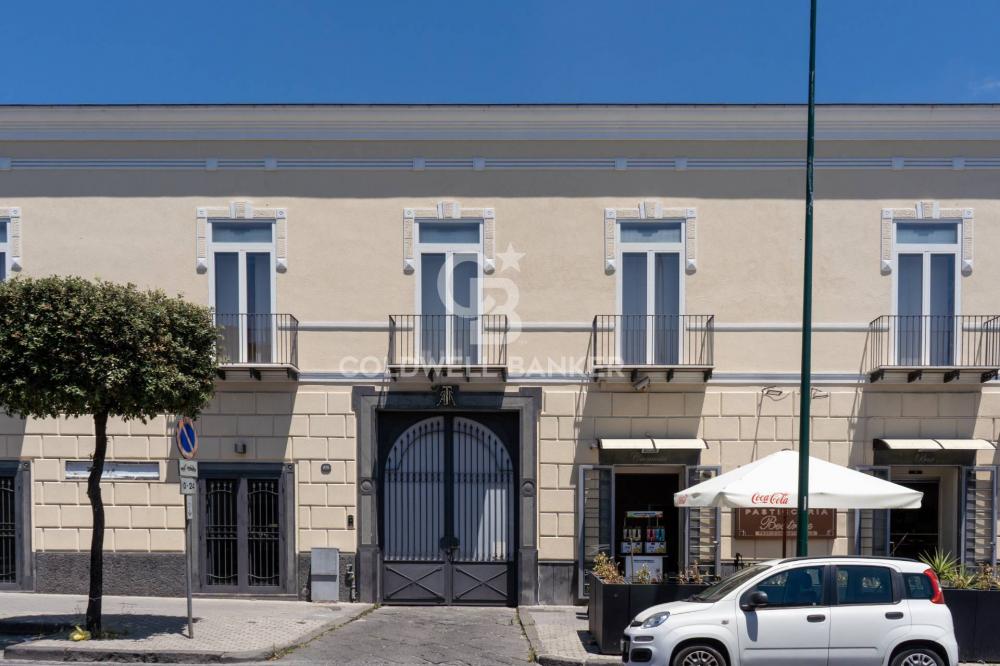 locale commerciale in vendita a Torre del Greco