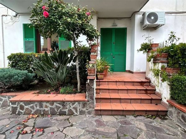 casa indipendente a Torre del Greco in zona Scappi / Lava Nuova / Montedoro