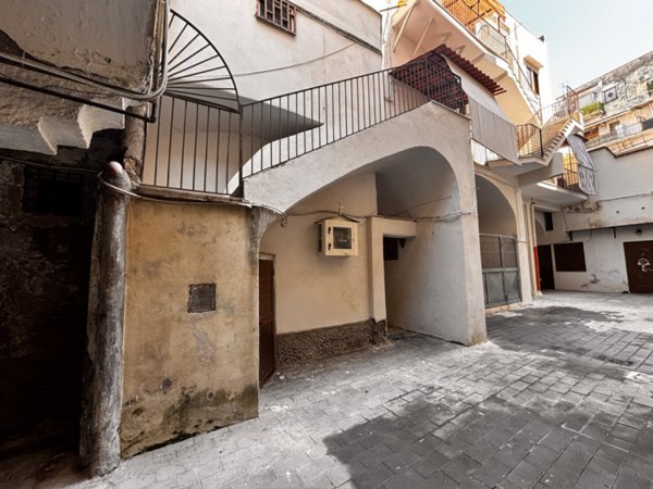 appartamento in vendita a Torre del Greco in zona Centro Città
