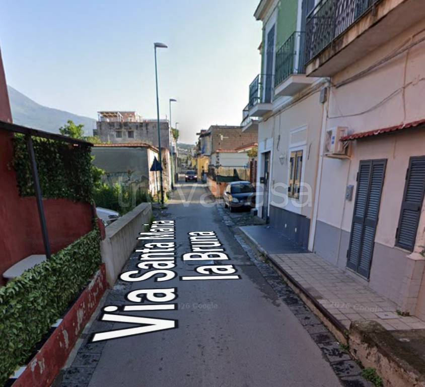locale commerciale in vendita a Torre del Greco in zona Santa Maria la Bruna