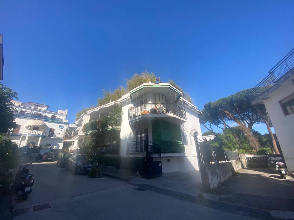 appartamento a Torre del Greco in zona Scappi / Lava Nuova / Montedoro