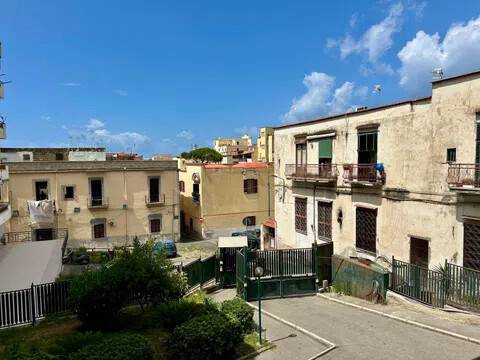 appartamento in vendita a Torre del Greco in zona Centro Città