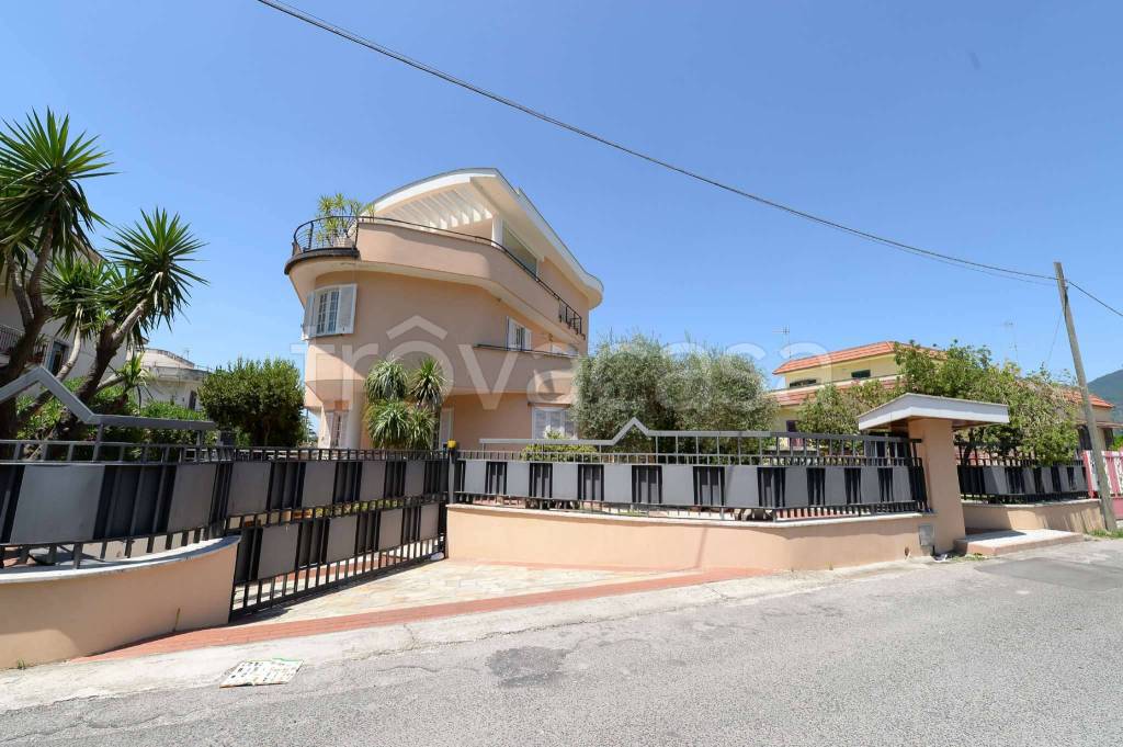 casa indipendente in vendita a Tufino