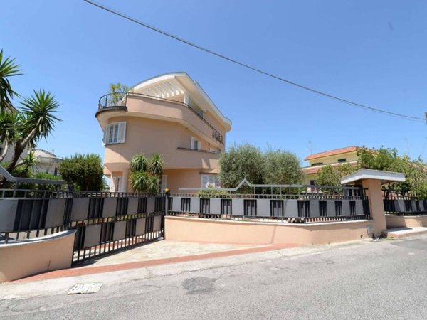 casa indipendente in vendita a Tufino