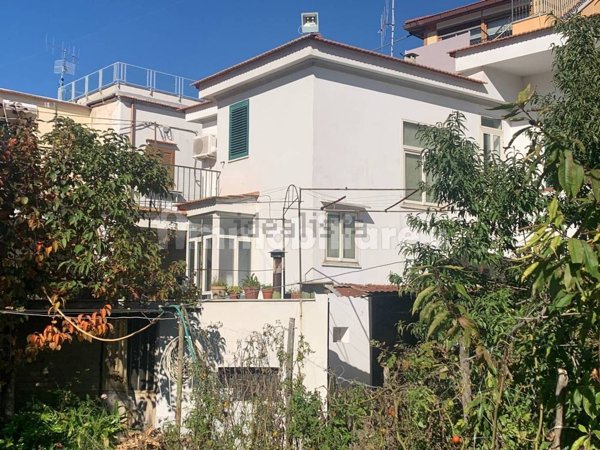 casa semindipendente in vendita a Vico Equense in zona Moiano