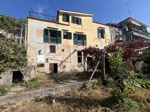 intera palazzina in vendita a Vico Equense in zona Moiano
