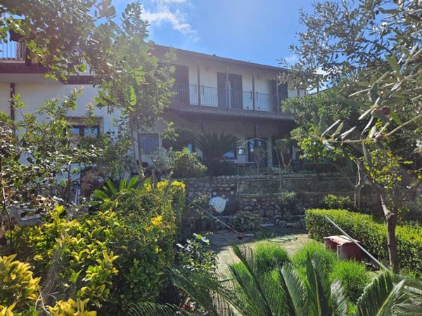 casa indipendente in vendita a Vico Equense in zona Moiano