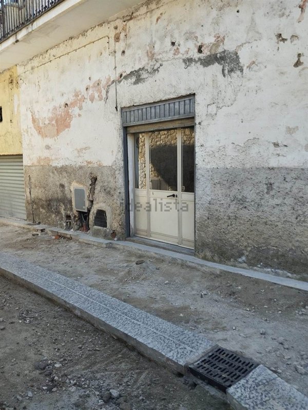 locale commerciale in vendita a Vico Equense in zona Massaquano