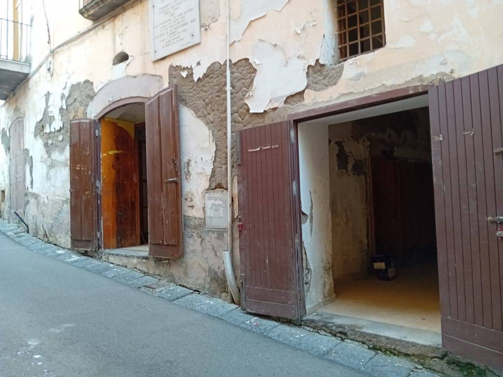 locale commerciale in vendita a Vico Equense in zona Seiano