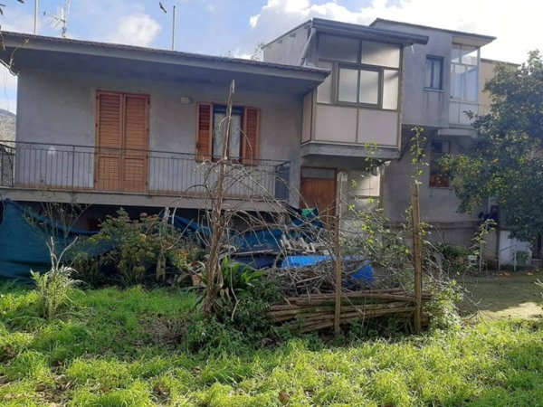 casa indipendente in vendita a Vico Equense in zona Sant'Andrea