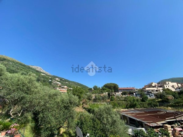 appartamento in vendita a Vico Equense in zona Moiano