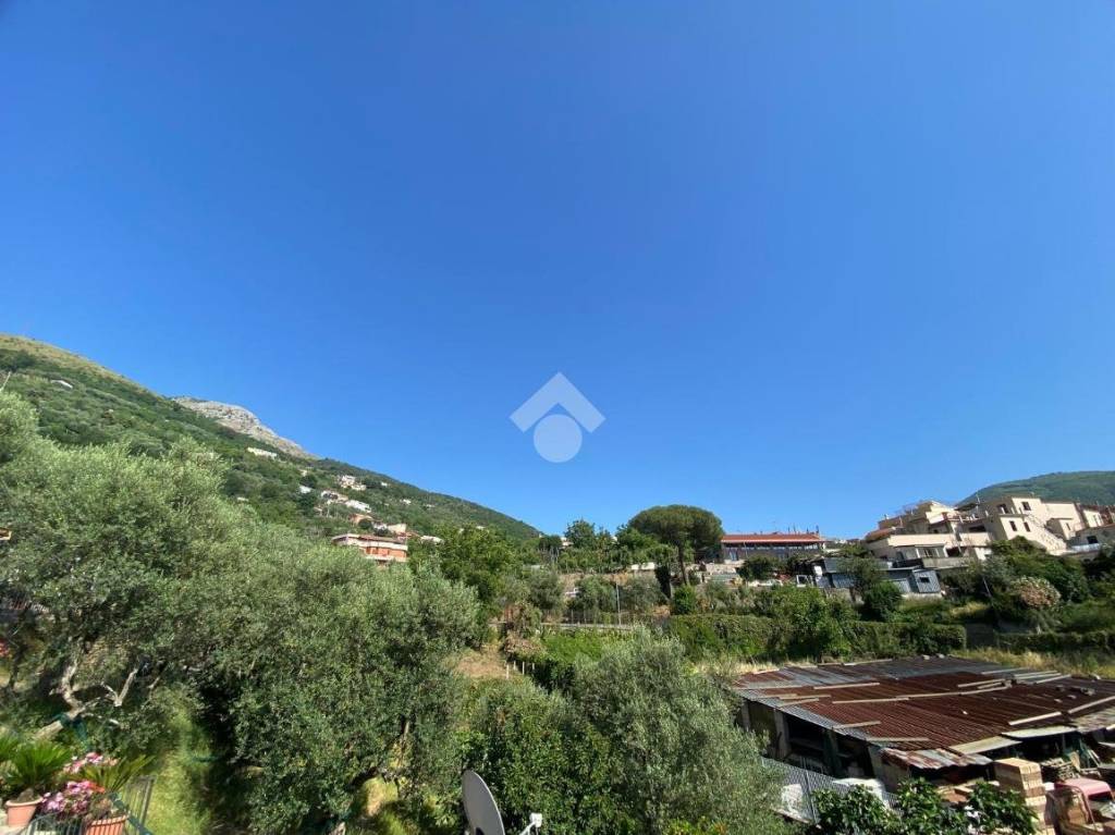 appartamento in vendita a Vico Equense in zona Moiano