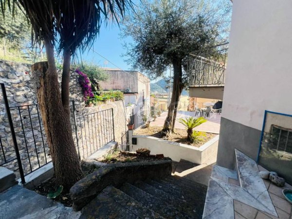 casa indipendente in vendita a Vico Equense in zona Bonea