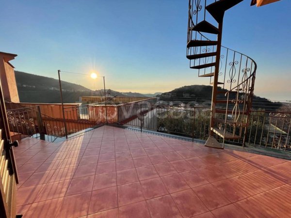 appartamento in vendita a Vico Equense in zona Moiano