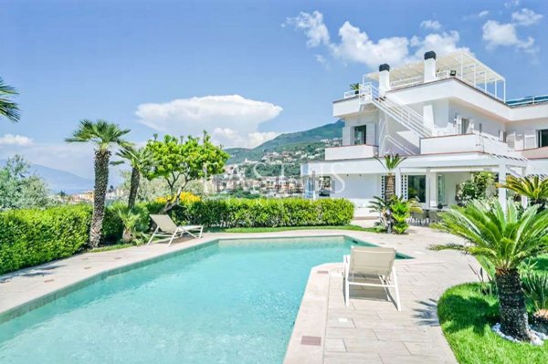 casa indipendente in vendita a Vico Equense