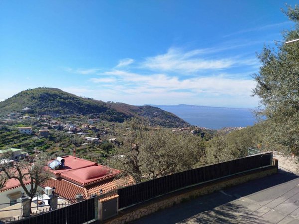 appartamento in vendita a Vico Equense in zona Arola