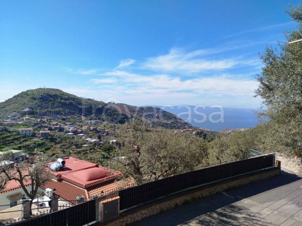 appartamento in vendita a Vico Equense in zona Arola