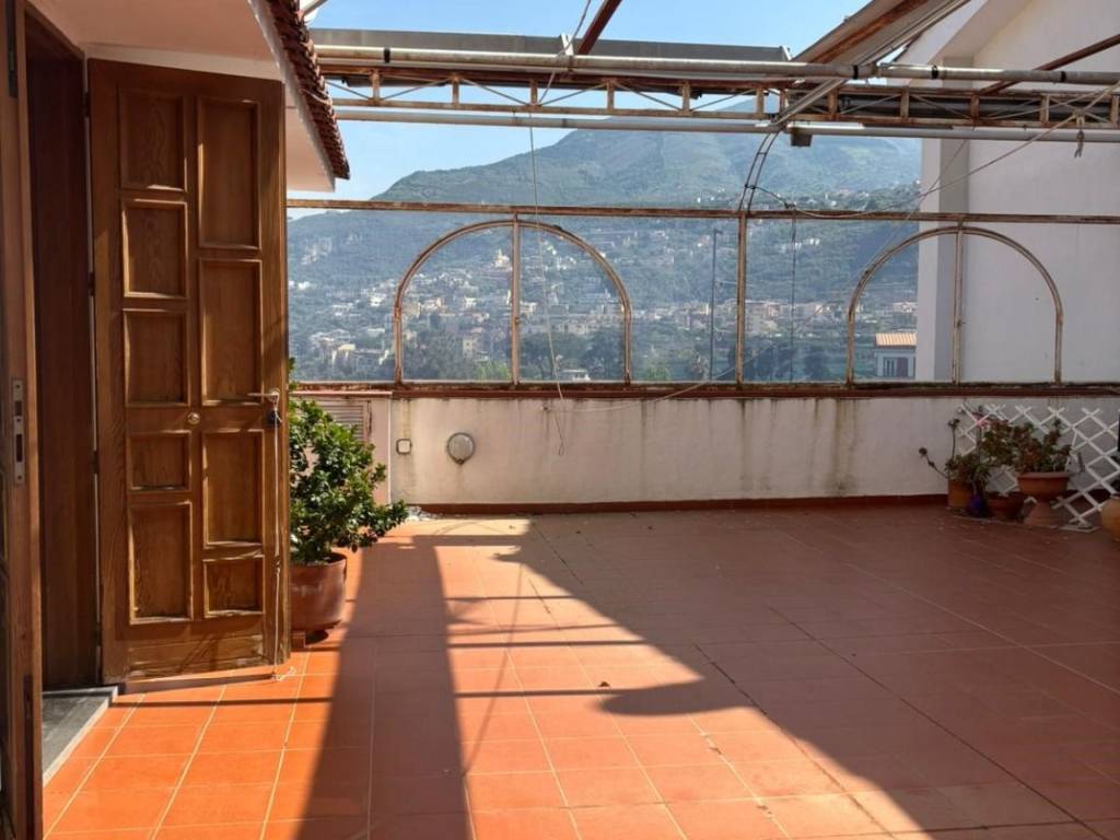 appartamento in vendita a Vico Equense in zona Seiano
