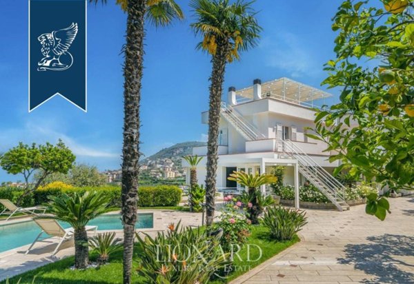 casa indipendente in vendita a Vico Equense