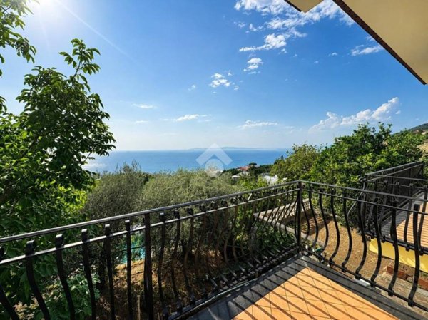 casa indipendente in vendita a Vico Equense in zona Bonea