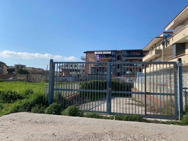 locale di sgombero in vendita a Volla