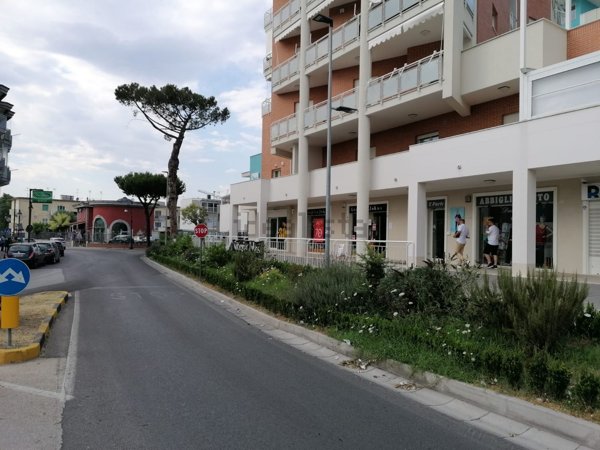 locale commerciale in vendita a Volla
