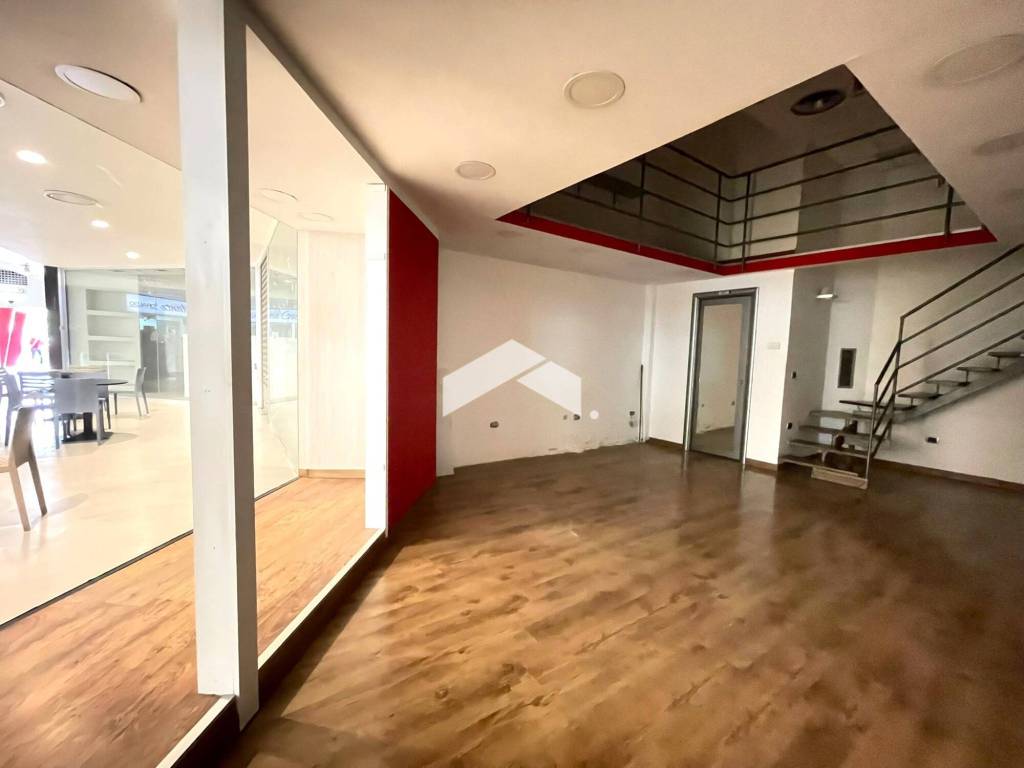 negozio in vendita a Volla