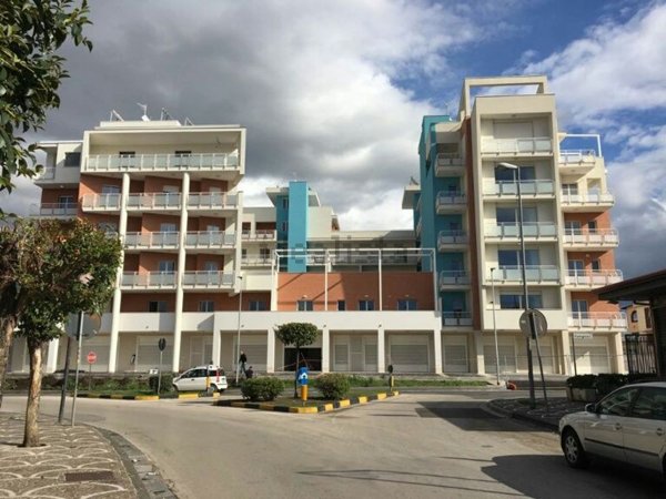 locale commerciale in vendita a Volla