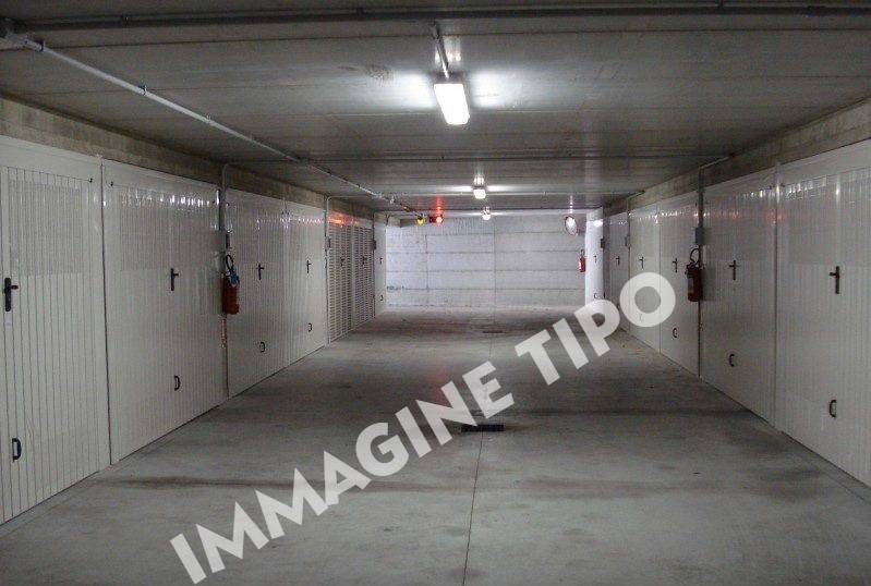 locale commerciale in vendita a Volla