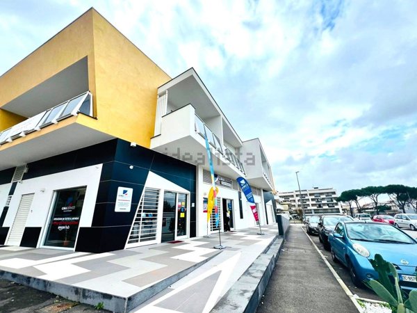 locale commerciale in vendita a Volla