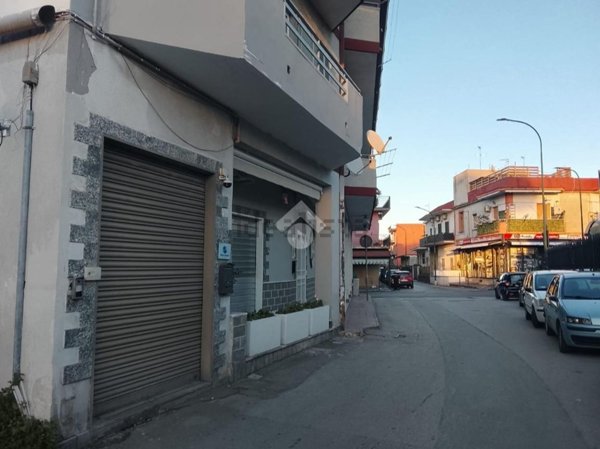 locale commerciale in vendita a Volla