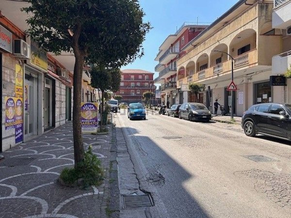 locale commerciale in vendita a Volla