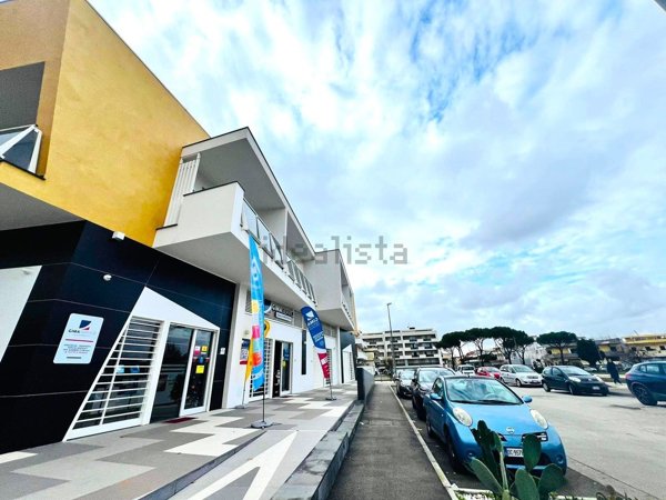 locale commerciale in vendita a Volla